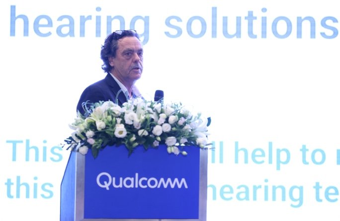 Jacques Kinsbergen Jacoti CEO presenting jacoti's hearing technologies at Qualcomm Voice and Music Customer Workshop